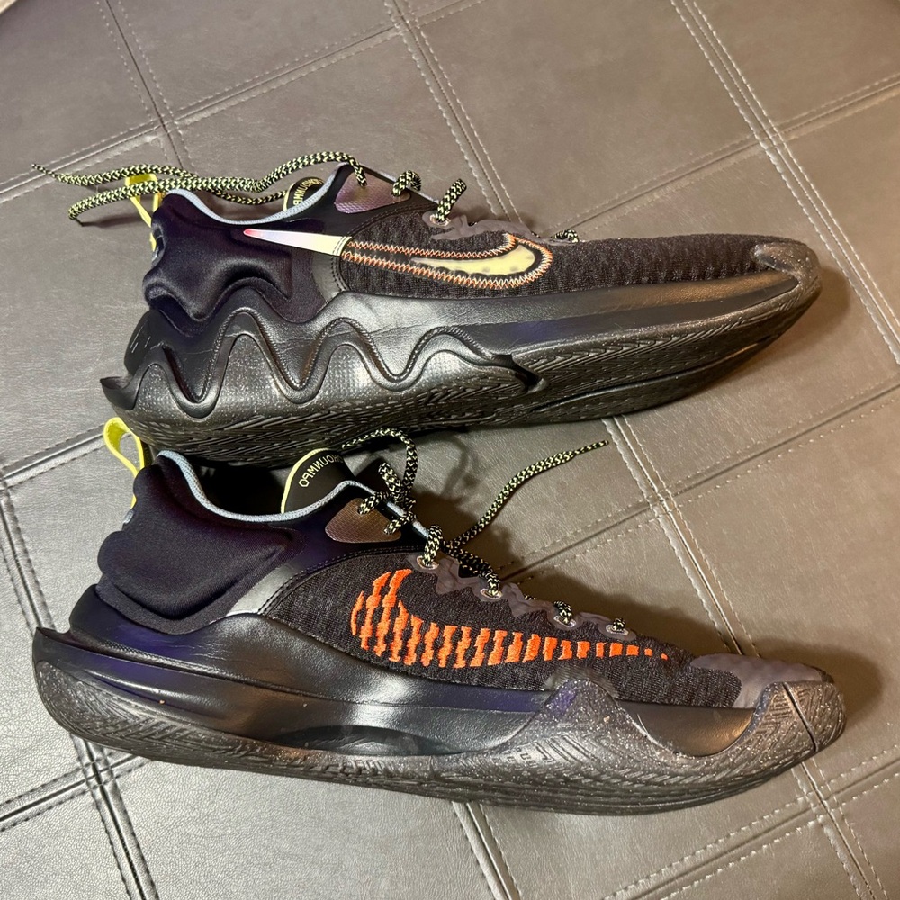 Nike Giannis Antetokounmpo Black and Gray Athletic Shoes Size 16 - like new